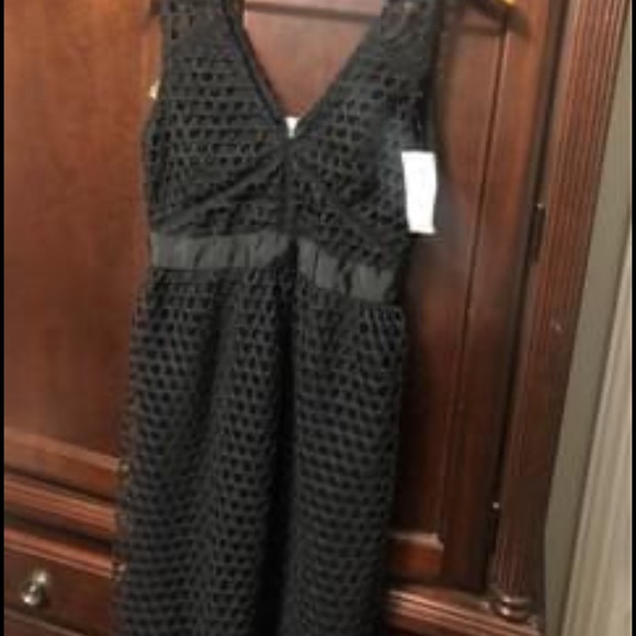 Black dress with lining and eyelit - Picture 2 of 3